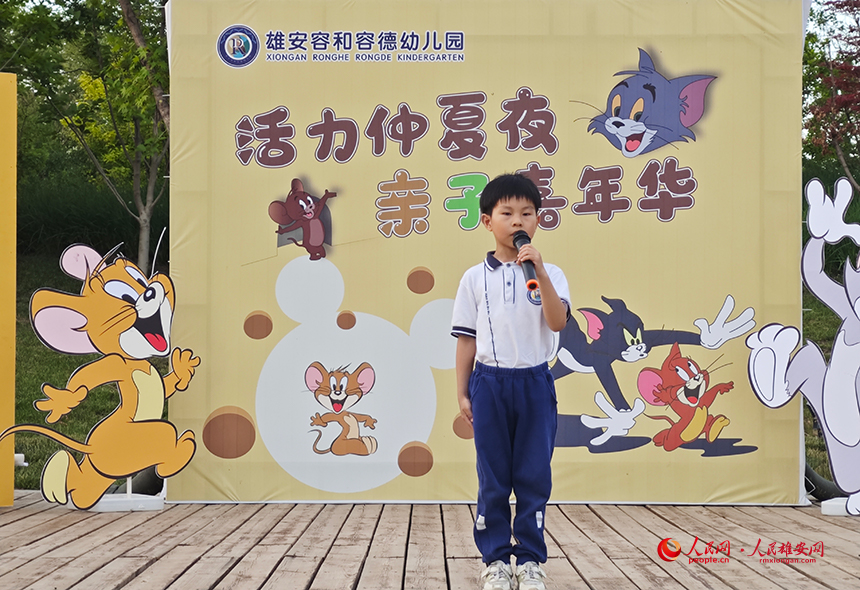 幼兒園學生代表為孩子們送上節日的祝福。人民網記者 李兆民攝